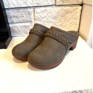 NWOT B.O.C Women’s Jorni Olive Army Green Braided Strap Heeled Clog Mules 7